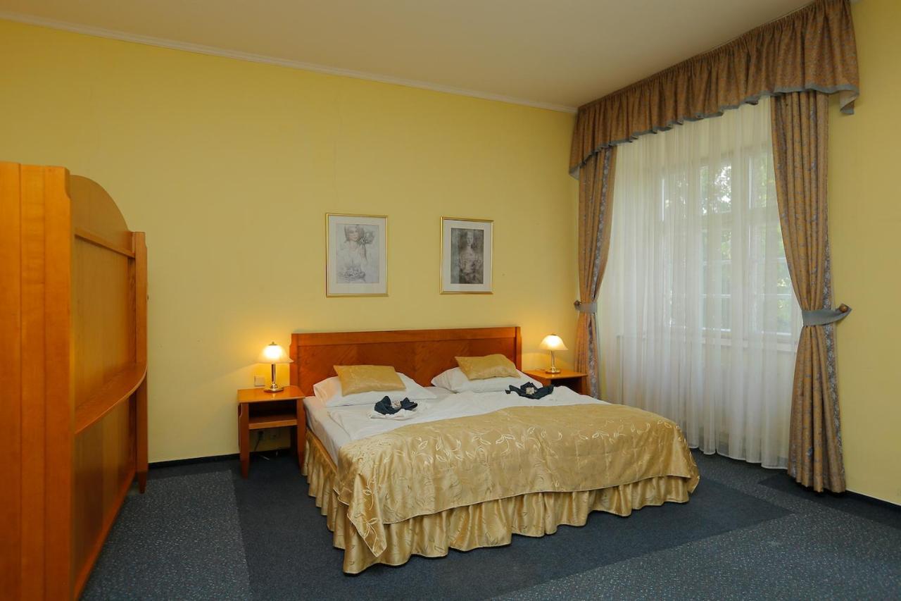 Hotel Magnolia Roudnice nad Labem Exterior photo